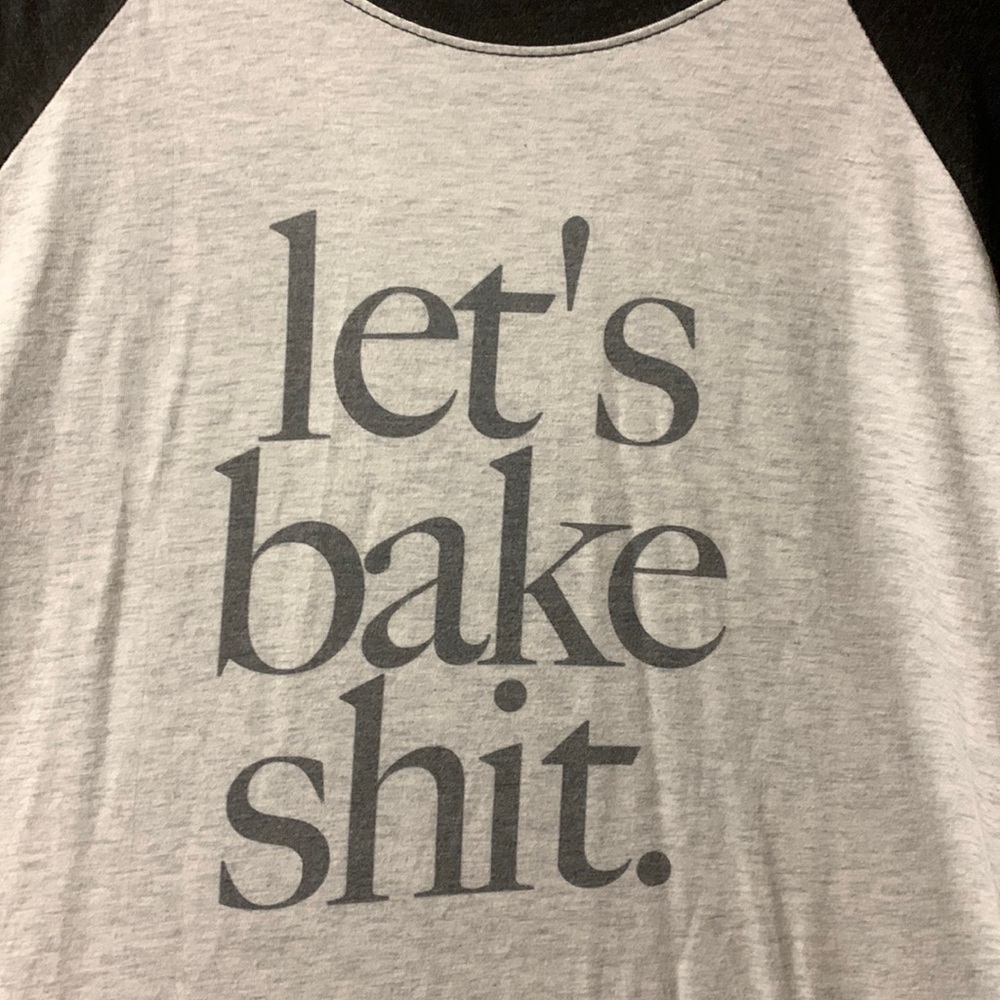 3/4 sleeve graphic tee!